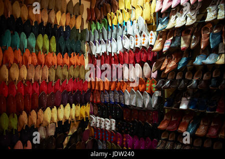 Mur plein de chaussures à vendre Banque D'Images