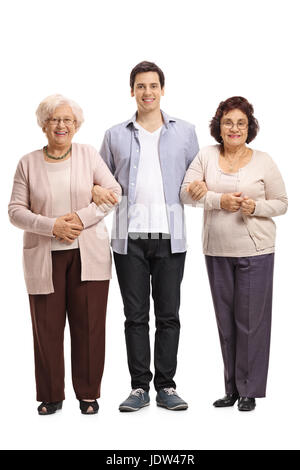Portrait d'un jeune homme avec deux femmes âgées regardant la caméra et smiling isolé sur fond blanc Banque D'Images