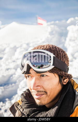 Close up portrait of male skier Kitzbuhel, Tyrol, Autriche Banque D'Images
