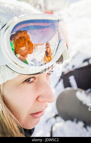 Close up portrait of female skier Kitzbuhel, Tyrol, Autriche Banque D'Images