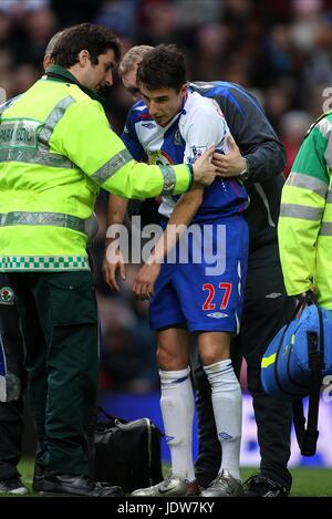 MATT DERBYSHIRE BLESSURE ASTON VILLA V Blackburn Rovers VILLA PARK BIRMINGHAM ENGLAND 26 Janvier 2008 Banque D'Images