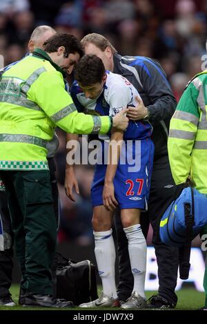 MATT DERBYSHIRE BLESSURE ASTON VILLA V Blackburn Rovers VILLA PARK BIRMINGHAM ENGLAND 26 Janvier 2008 Banque D'Images