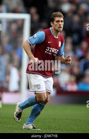 STILIYAN PETROV ASTON VILLA FC VILLA PARK BIRMINGHAM ENGLAND 26 Janvier 2008 Banque D'Images