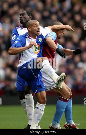 STEVEN REID ET JOHN CAREW, ASTON VILLA V Blackburn Rovers VILLA PARK BIRMINGHAM ENGLAND 26 Janvier 2008 Banque D'Images