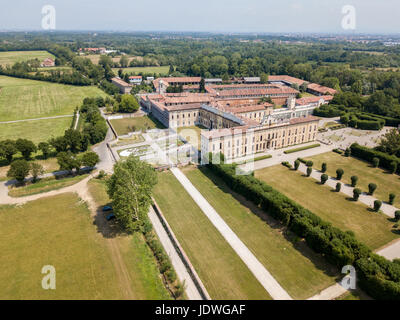 Villa Arconati, Castellazzo, Rho, Milan, Italie. Vue aérienne de la Villa Arconati 21/06/2017. Jardins et Parc, Groane Park. Palace, de style baroque, PAL Banque D'Images