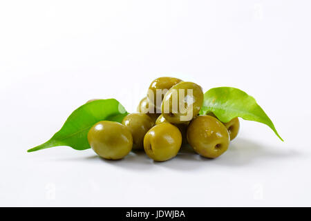 Unpitted saumure olives vertes Banque D'Images