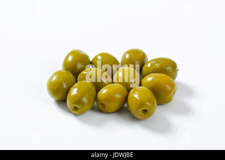 Unpitted saumure olives vertes Banque D'Images