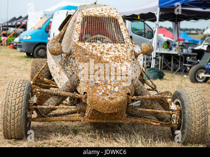 Voiture buggy kart cross, off road avec la boue Banque D'Images