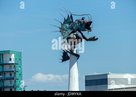 Le Barbican, à côté de la sculpture de crevettes Styeps Mayflower à Plymouth Harbor - un travail du métal création par Brian est tombé Banque D'Images