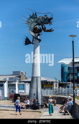 Le Barbican, à côté de la sculpture de crevettes Styeps Mayflower à Plymouth Harbor - un travail du métal création par Brian est tombé Banque D'Images