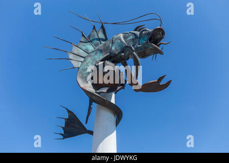 Le Barbican, à côté de la sculpture de crevettes Styeps Mayflower à Plymouth Harbor - un travail du métal création par Brian est tombé Banque D'Images