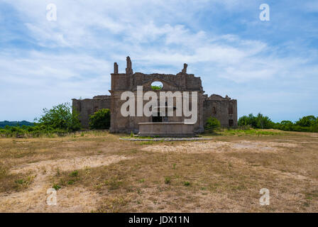 Monterano (également connu sous le nom de l'ancienne Monterano) est une ville fantôme en Italie , situé dans la province de Rome, perché sur le plateau du sommet de la colline tuff Banque D'Images