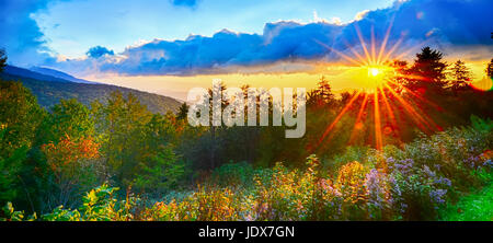 Blue Ridge Parkway la fin de l'été des Appalaches Coucher du soleil Western NC paysage pittoresque de destination de vacances Banque D'Images