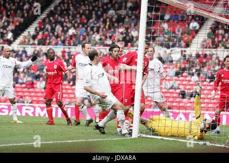 GAVIN MCCANN SCORES POUR MIDDLESBROUGH BOLTON BOLTON V STADE RIVERSIDE MIDDLESBROUGH ANGLETERRE 19 Avril 2008 Banque D'Images