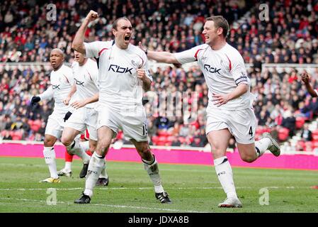 GAVIN MCCANN SCORES POUR MIDDLESBROUGH BOLTON BOLTON V STADE RIVERSIDE MIDDLESBROUGH ANGLETERRE 19 Avril 2008 Banque D'Images