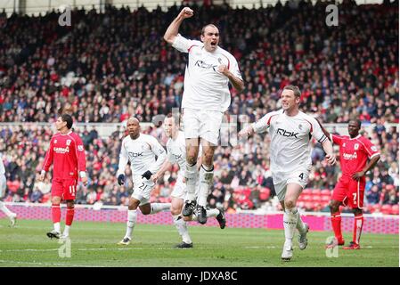 GAVIN MCCANN SCORES POUR MIDDLESBROUGH BOLTON BOLTON V STADE RIVERSIDE MIDDLESBROUGH ANGLETERRE 19 Avril 2008 Banque D'Images