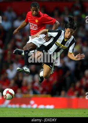 PATRICE EVRA ET CAMORANESI V MANCHESTER UNITED JUVENTUS OLD TRAFFORD MANCHESTER EN ANGLETERRE 06 Août 2008 Banque D'Images