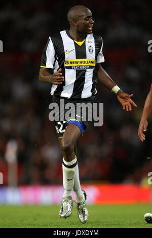 MOMO SISSOKO JUVENTUS OLD TRAFFORD MANCHESTER EN ANGLETERRE 06 Août 2008 Banque D'Images