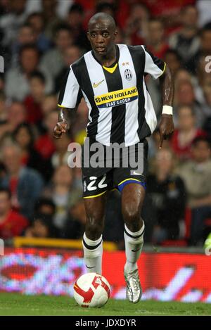 MOMO SISSOKO JUVENTUS OLD TRAFFORD MANCHESTER EN ANGLETERRE 06 Août 2008 Banque D'Images