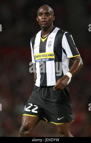 MOMO SISSOKO JUVENTUS OLD TRAFFORD MANCHESTER EN ANGLETERRE 06 Août 2008 Banque D'Images