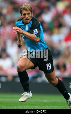 STILIYAN PETROV ASTON VILLA FC BRITAINNIA STADIUM STOKE ANGLETERRE 23 Août 2008 Banque D'Images