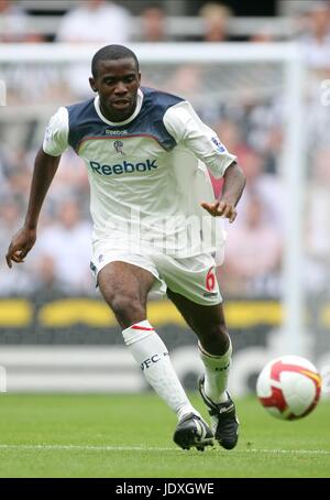 FABRICE MUAMBA des Bolton Wanderers FC.ST JAMES PARK NEWCASTLE ANGLETERRE 23 Août 2008 Banque D'Images