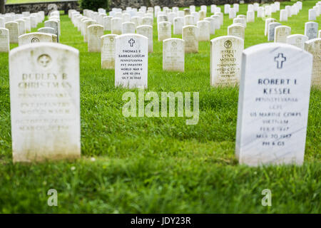 Gettysburg, États-Unis - 24 mai 2017 : Cimetière national de Gettysburg Battlefield Park avec libre de pierres tombales Banque D'Images