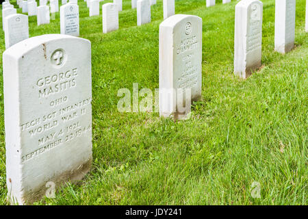 Gettysburg, États-Unis - 24 mai 2017 : Cimetière national de Gettysburg Battlefield Park avec libre de pierres tombales Banque D'Images