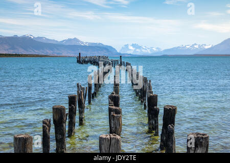 Vieux quai à Almirante Montt Golfe en Patagonie - Puerto Natales, Chili, région de Magallanes Banque D'Images