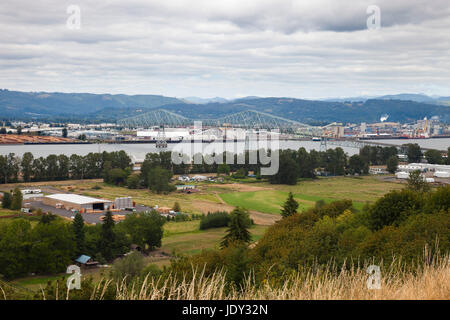 Rainier, pont au-dessus de Columbia river Oregon State connexion à l'État de Washington, Oregon, USA, Amérique Latine Banque D'Images