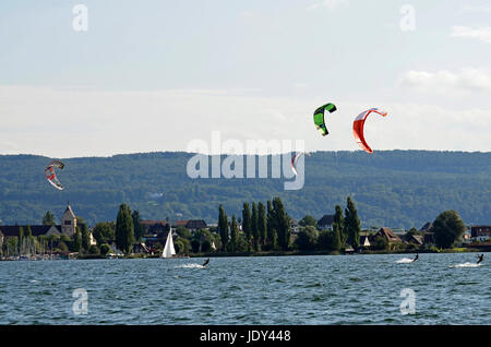 Windsurfer am Bodensee vor Insel Reichenau Banque D'Images