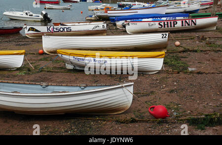 Barques échouées sur la plage de back, teignmouth, south devon, England, UK Banque D'Images