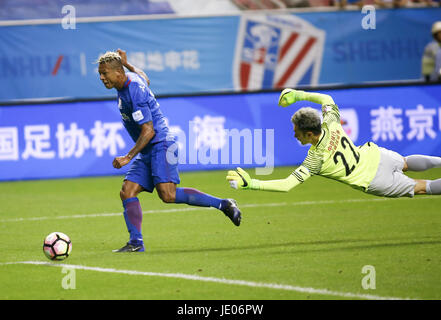 22 juin 2017 - Shanghai, Shanghai, Chine - SHANGHAI, CHINE - 21 juin 2017 : (usage éditorial uniquement. Chine OUT) ..L'équipe de Shanghai Shenhua Beijing Guo'an défaites avec l'équipe de 1:0 à un match lors de la Coupe du Football chinois (CFA) à Shanghai, le 21 juin 2017. (Crédit Image : © SIPA l'Asie via Zuma sur le fil) Banque D'Images