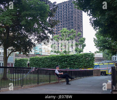 Londres, Royaume-Uni. 21 Juin, 2017. Il y a encore un climat de choc et de peine au sein de la communauté près de la tour de Grenfell, North Kensington jours après l'incendie. Crédit : à vue/Photographique Alamy Live News Banque D'Images