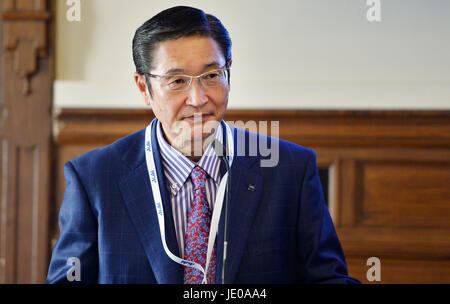 Pilsen, République tchèque. 22 Juin, 2017. Akiyoshi Koji, Président de la compagnie Asahi, parle au cours de la réunion et Asahi ABEL privés avec journaliste à Pilsen, République tchèque, le 22 juin 2017. Groupe japonais Asahi a pris plus de Pilsner Urquell, le 31 mars 2017. Pilsner Urquell est le plus grand producteur de bière en République tchèque. Photo : CTK Miroslav Chaloupka/Photo/Alamy Live News Banque D'Images