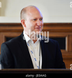 Pilsen, République tchèque. 22 Juin, 2017. David Hart, chef de la communication de l'Europe Asahi Breweries Ltd. (ABEL), de l'entreprise parle pendant la réunion et Asahi ABEL privés avec journaliste à Pilsen, République tchèque, le 22 juin 2017. Groupe japonais Asahi a pris plus de Pilsner Urquell, le 31 mars 2017. Pilsner Urquell est le plus grand producteur de bière en République tchèque. Photo : CTK Miroslav Chaloupka/Photo/Alamy Live News Banque D'Images