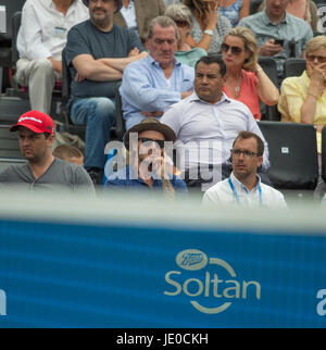 Le Queen's Club, London, UK. 22 juin 2017. Jour 4 de l'Aegon Tennis Championships 2017 dans l'ouest de Londres, Daniil Medvedev (RUS) v Thanasi Kokkinakis (AUS), remportant en deux ensembles, avec David Beckham à regarder. Credit : Malcolm Park / Alamy Live News Banque D'Images
