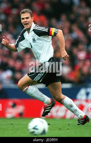 OLIVER BIERHOFF ALLEMAGNE & AC Milan FC LONDON WEMBLEY 07 Octobre 2000 Banque D'Images