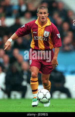 BENITO CARBONE BRADFORD CITY FC MAINE ROAD MANCHESTER CITY ANGLETERRE 14 Octobre 2000 Banque D'Images