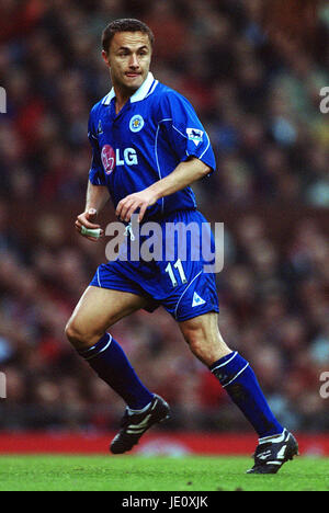 DENNIS WISE Leicester City FC OLD TRAFFORD MANCHESTER EN ANGLETERRE 17 Novembre 2001 Banque D'Images