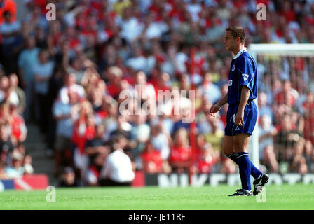 DENNIS WISE EST ENVOYÉE HORS ARSENAL V Leicester City FC ARSENAL V LEICESTER CITY LONDON HIGHBURY 25 Août 2001 Banque D'Images