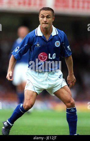 DENNIS WISE Leicester City FC FILBERT STREET LEICESTER ANGLETERRE 18 Août 2001 Banque D'Images