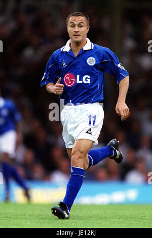 DENNIS WISE Leicester City FC FILBERT STREET LEICESTER ANGLETERRE 18 Août 2001 Banque D'Images