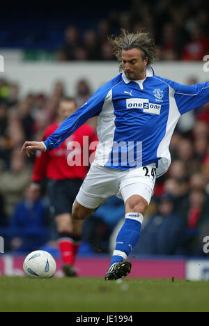 DAVID GINOLA FC Everton GOODISON PARK DE LIVERPOOL 17 Février 2002 Banque D'Images