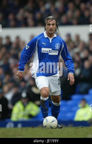 DAVID GINOLA FC Everton GOODISON PARK DE LIVERPOOL 17 Février 2002 Banque D'Images