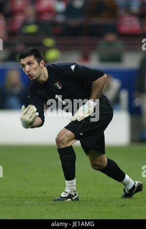 GIANLUIGI BUFFON ITALIE & PARMA MILAN Milan ITALIE 17 Avril 2002 Banque D'Images