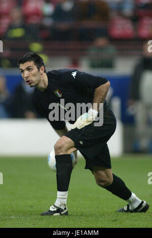 GIANLUIGI BUFFON ITALIE & PARMA MILAN Milan ITALIE 17 Avril 2002 Banque D'Images