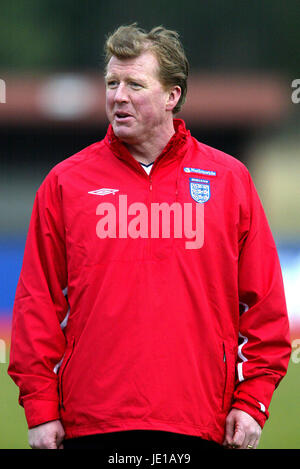 STEVE MCCLAREN entraîneur adjoint de l'ANGLETERRE LEEDS LEEDS 25 Mars 2002 Banque D'Images