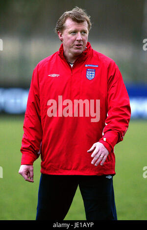 STEVE MCCLAREN entraîneur adjoint de l'ANGLETERRE LEEDS LEEDS 25 Mars 2002 Banque D'Images