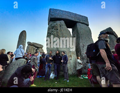 Stonehenge Solstice d'été 21 juin 2024 Sunrise Tour Banque D'Images